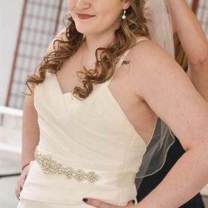 Vera wang ivory wedding dress